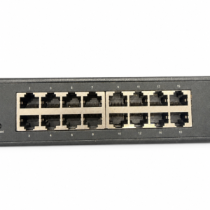 Switch TP-Link TL-SG1016DE de seconde main sur fond blanc : détail des ports